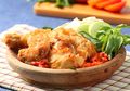 Resep Ayam Penyet Paling Enak ya Resep Ayam Goreng Tepung Penyet Ini