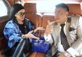Duduk Ditemani Air Putih, Kebenaran Hubungan Syahrini dan Haji Isam Dibongkar Habis Hotman Paris