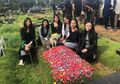 Dua Tahun Wafatnya Jiro Inao, Member JKT48 Melayat ke Makam Mantan General Manager