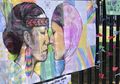 Lukisan Gadis Maori dan Gadis Muslim Lakukan 'Hongi' di Pagar Sekolah Membuat Banyak Orang Tersentuh