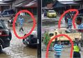 Turun Ke Lokasi Banjir Tanpa Seragam, Sosok Wagub Jayapura Ini Nyaris Tak Dikenali Warga