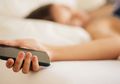 Suka Main Hp Sebelum Tidur, Perempuan Ini Ditemukan Tewas di Atas Kasur Sembari Memegang Ponsel