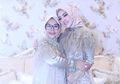 Syahrini Pakai Jaket Harga Rp48 Juta, Ibunya Cuma Kenakan Jaket Harga Murah! Berapa?