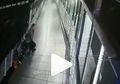 Dua Sejoli Terekam Sedang Berbuat Mesum di Jembatan Penyeberangan