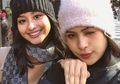 6 Momen Kompak Maudy Ayunda dengan Adiknya, Amanda Khairunnisa
