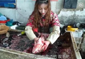 Disebut Memiliki Paras Cantik Layaknya Artis, Gadis Penjual Ikan Ini Berikan Jawaban yang Bikin Bangga