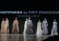 Indonesia Fashion Week 2019: Tren Busana Hijab Pesta dari Motifhawa by Pipit Pramudia