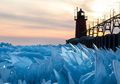 Foto-foto Menakjubkan Seperti Pecahan Kaca Ini Memperlihatkan Danau Michingan yang Mencair, Mirip Animasi Frozen