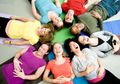 Lakukan Yoga Tawa 10 Menit Berikan Kesehatan Bagi Tubuh, Buktikan!