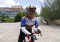 Merasa Bersyukur Istrinya Diselamatkan, Pria Ini Bersepeda 180.000 m Untuk Palang Merah