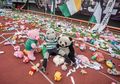 Salut, Hujan Boneka Jadi Aksi Solidaritas Bonek untuk Anak Penderita Kanker