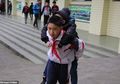 Haru! Kebaikan Hati Seorang Sahabat, Selama 6 Tahun Gendong Temannya ke Sekolah