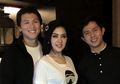 Jadi Istri Konglomerat Reino Barack, Syahrini Foto Bareng Cakra Khan Pakai T-shirt Harga Fantastis!