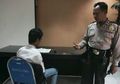 Bukan Lagi Pengawas, Siswa SMK Ini Jalani UNBK Dikawal 2 Polisi Karena Attitude!