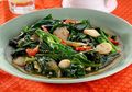 Semangati Hari dengan Tumis Kailan Bakso Ikan yang Rasanya Nendang!