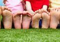 Tips Sehat: Hanya Berjalan Tanpa Alas Kaki Bisa Kurangi Risiko Jantung Hingga Tunda Penuaan Wajah!