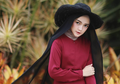 Kasual Hingga Buat Kondangan, Ini 6 Dress Merah Selebgram Hijab. Chic!