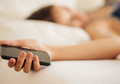 Ini yang Terjadi Pada Tubuh Kalau Tidur Dekat Smartphone. Hati-Hati!