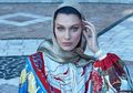 Sang Ayah Bangun Masjid Sebagai Tempat Pengungsian, Bella Hadid: Saya Bangga Menjadi Muslim
