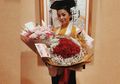 Cantiknya Nikita Willy saat Wisuda Pakai Kebaya Modern Banjir Pujian