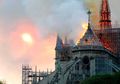 Gereja Notre Dame Kebakaran, Ini Detik-detik Saat Puncak Menaranya Jatuh