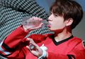 7 Manfaat Rutin Minum Air Putih. Salah Satunya Nurunin Berat Badan!