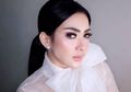 Intip Gaya Syahrini Saat Pamer Kelingking Ungu ala Pemilu 2019, Tetap Glamor!