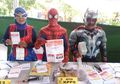 Pakai Kostum Superhero di TPS, Panitia KPPS TPS di Surabaya Berhasil Antusiaskan Warga untuk Nyoblos