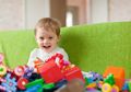 Harus Lakukan Hal Ini Sebelum Membersihkan Mainan Si Kecil, Apakah Cara Moms Sudah Benar?