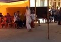 Setan pun Tak Mau Golput, Pocong Ini Datangi TPS Untuk Ikut Pemilu