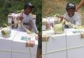 Viral, Bapak Ini Rela Pikul Kotak Suara dan Jalan Kaki Lewati Tengah Hutan Demi Sukseskan Pemilu 2019 di TPS Terpencil