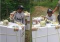 Bapak Ini Rela Berjalan Jauh Sambil Memikul Kotak Suara Demi Terlaksananya Pemilu 2019