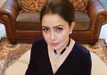 Tak Hanya Makan dengan Sosialita, Tampilan Cetar Mayangsari Pakai Kalung Emas Besar Saat Nyoblos Juga Curi Perhatian
