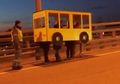 Pejalan Kaki Dilarang Menggunakan Jembatan, 4 Pria Ini Nyamar Jadi Bus