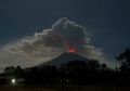 Gunung Agung Meletus Lagi, Memuntahkan Abu Vulkanik Setinggi 2.000 Meter!