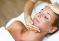 Efektif Manakah Perawatan Kulit di Klinik atau Cukup Pakai Skincare? Simak Penjelasan Pakar Kecantikan Ini Sebelum Memilih