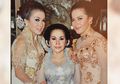 Bukan Mertua Reino Barack, Begini Sosok Kartini Bagi Syahrini yang Tampil dalam Busana Serba Putih