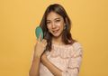 Suka Menyisir Rambut? Ini 3 Manfaat dari Kebiasaan Menyisir Rambut