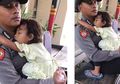 Kelelahan Menangis Mencari Ibunya, Foto Gadis Kecil yang Terlelap Dipangkuan Polisi ini Viral