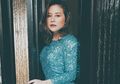 Tampil Memukau Saat Prom Night dengan 5 Ide Dress Biru Ala Prilly Latuconsina!