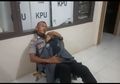 Curhat Pilu Polisi Aceh yang Terpaksa Momong Anak Saat Jaga Kotak Suara: Maafkan Ayah Nak, Belum Bisa Memberimu Ibu Baru