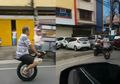 Viral Video Kakek di Makassar yang Jago Mengendarai Motor Satu Roda