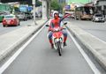 Demam Film Avengers: Endgame, Tukang Pos Rela Pakai Kostum Spiderman Saat Antarkan Surat