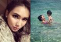 Belum Lama Pulang Umroh, Penampilan Seksi Ayu Ting Ting dengan Bikini Di Pantai dan Restoran Tuai Kecaman