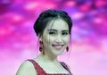 Asyik Main di Pantai, Ayu Ting Ting Kembali Tuai Kontroversi Karena Pakai Bikini Sepulang Umrah