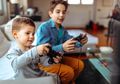 Anak Kepergok Suka Main Game Kekerasan? Segera Larang sebelum Bahaya!