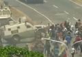 Video Detik-detik Tank Militer Venezuela Tanpa Ampun Melibas Kerumunan Demonstran