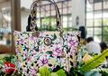 Guess Spring/Summer 2019: Tas & Aksesoris Terbaru yang Chic & Kekinian!