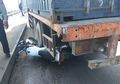 Truk Kontainer Nggak Kuat Nanjak, Polisi Korbankan Motornya Jadi Ganjalan
