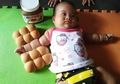 Viral Foto Bayi dengan Lengan Seperti Roti Sobek, Jangan Tertawa karena Itu Bisa Berbahaya Bagi si Kecil